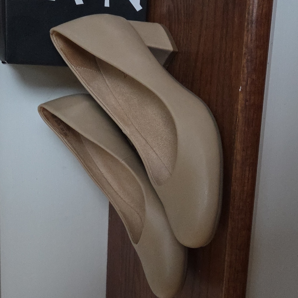 Naturalizer Donelle block heel pump in Tender Taupe size 6.5 - Picture 2 of 6